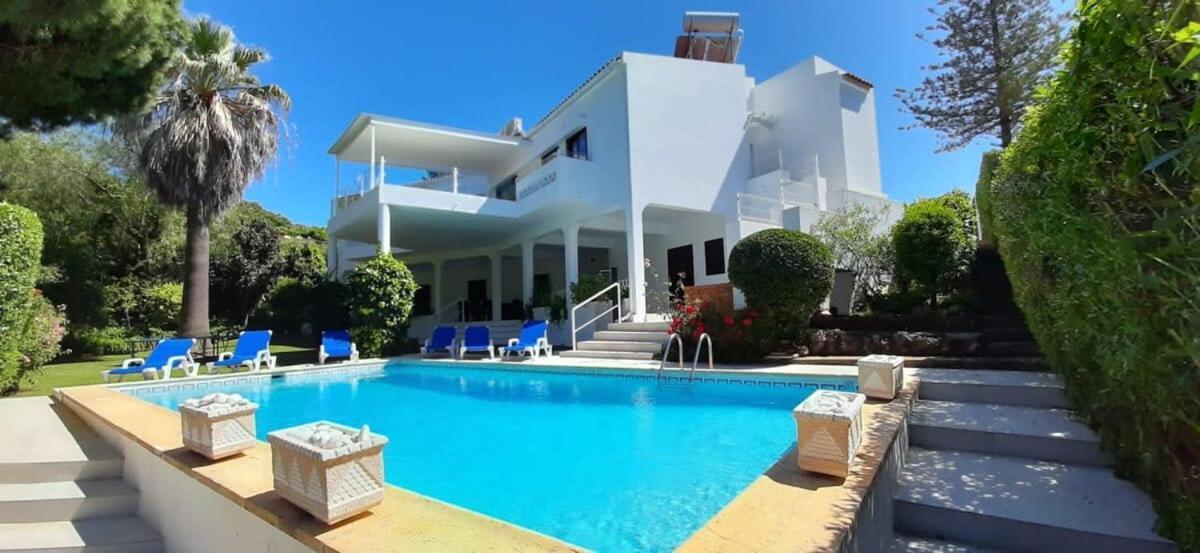 Villa Hibiscus, Great Location In Vilamoura, Lush Green Lawns And Garden Quarteira Luaran gambar